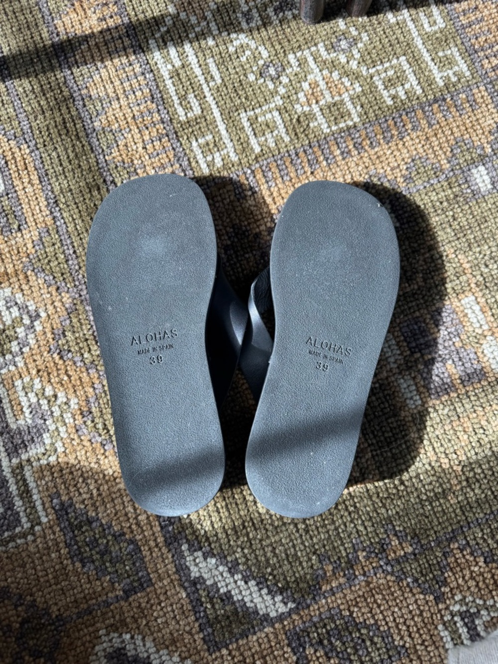 ALOHAS Black Leather Platform Flip Flops - Picture 4 of 4